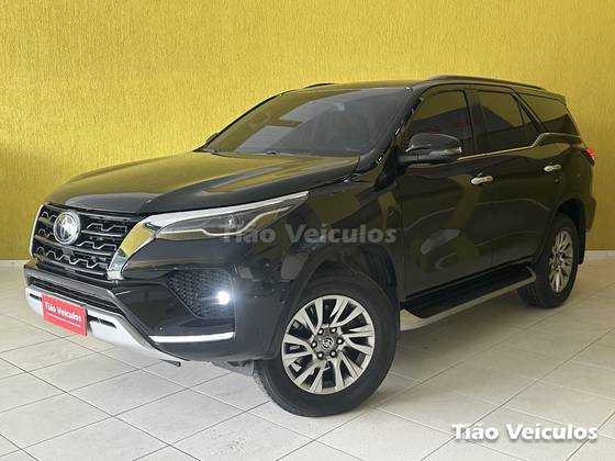 TOYOTA HILUX SW4 2.8 D-4D TURBO DIESEL SRX 4X4 AUTOMÁTICO TOYOTA HILUX SW4 2.8 D-4D TURBO DIESEL SRX 4X4 AUTOMÁTICO